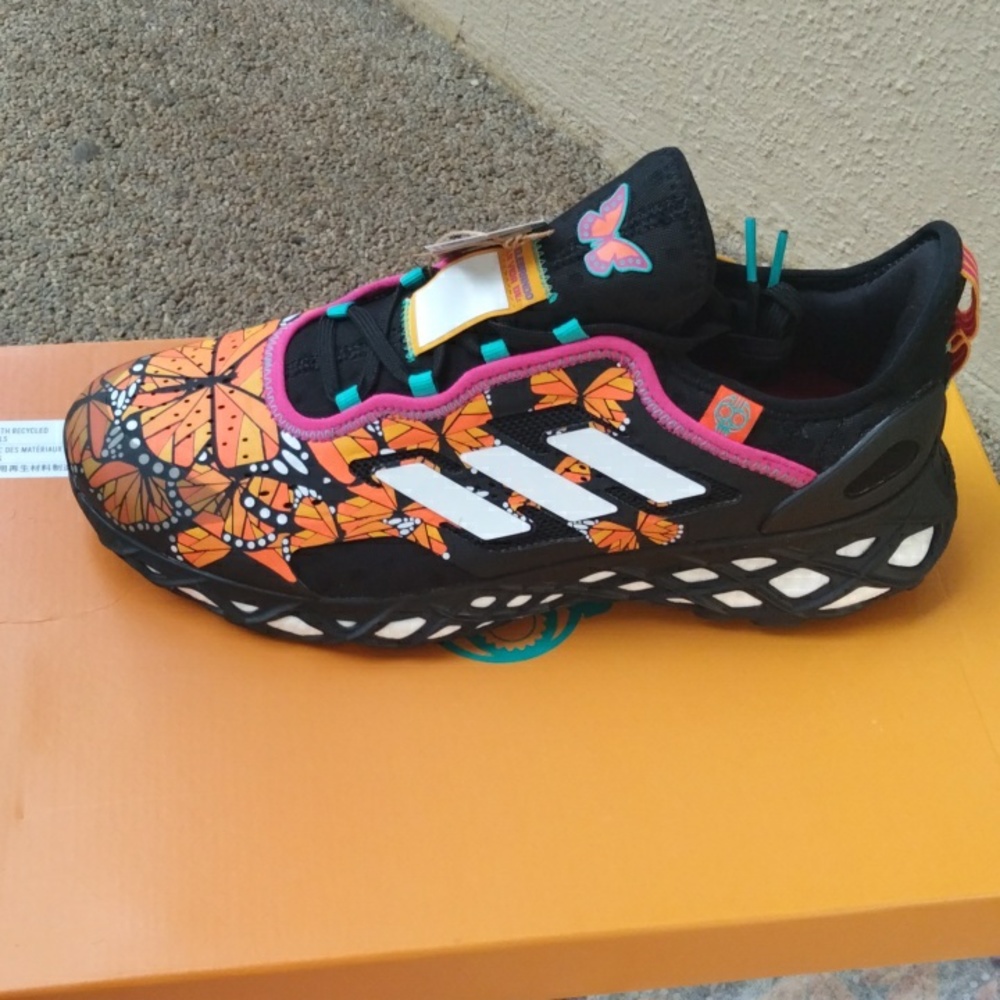 adidas WEB BOOST